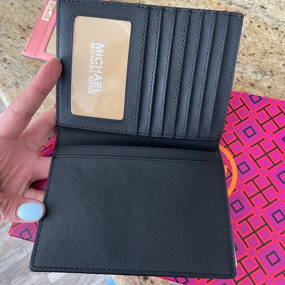 New Mk passport wallet - Picture 2 of 6